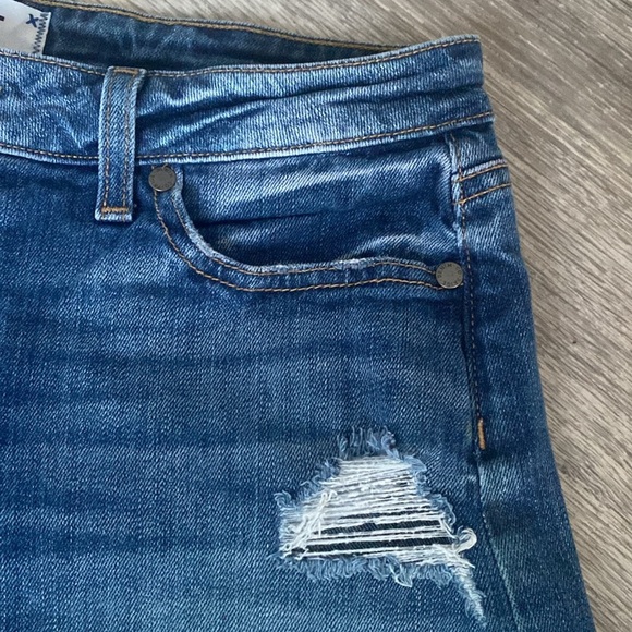 PAIGE Daryn Distressed Denim Shorts sz 28 Spring Break Vacation Beach Coastal - Picture 13 of 15